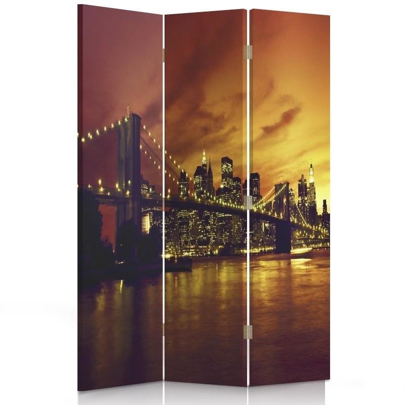Beidseitig schwenkbarer raumteiler aus segeltuch und mdf mit brooklyn- und manhattan-brückenmuster bei sonnenuntergang