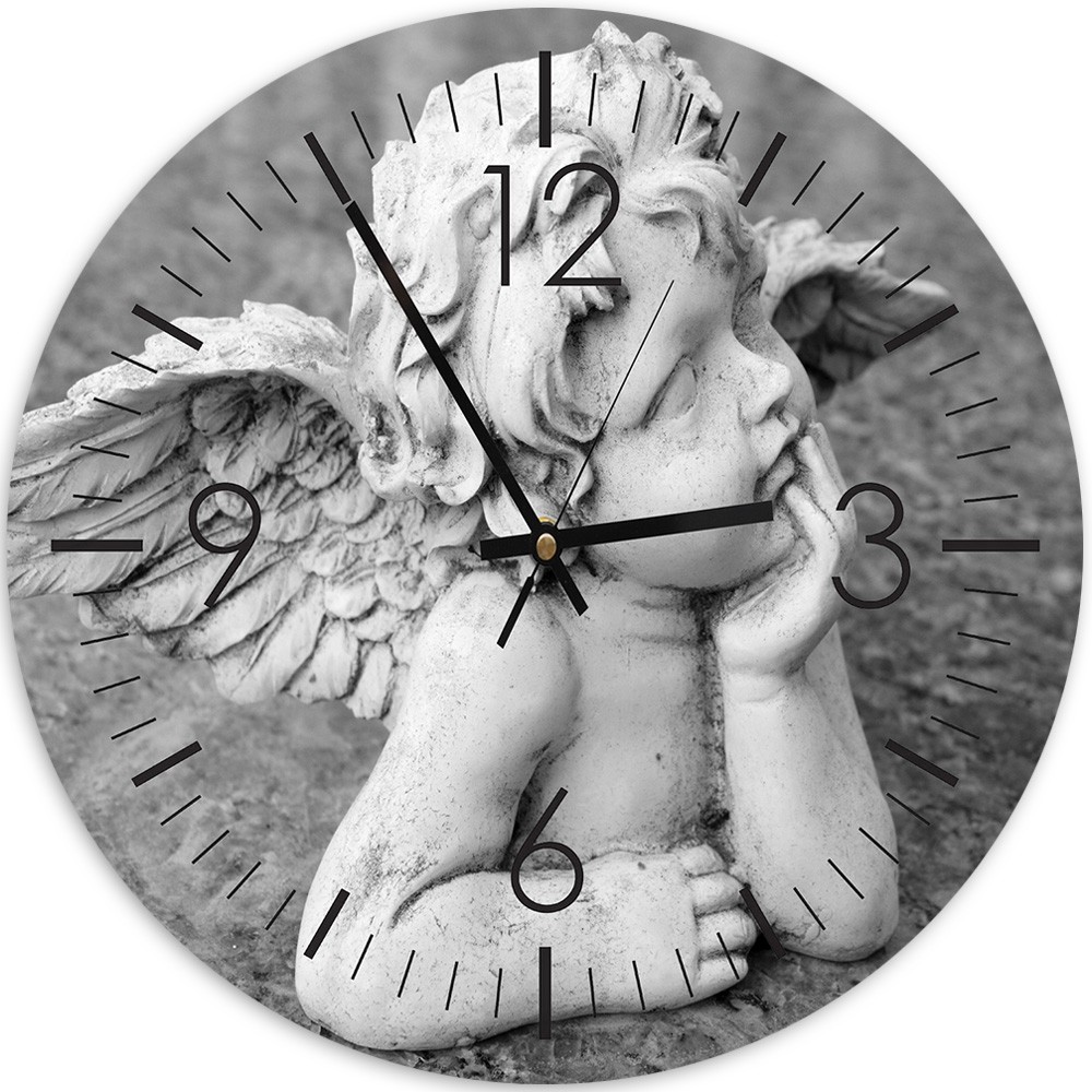 Abgerundete, analoge wanduhr mit dekorativem engelsbild in grautönen
