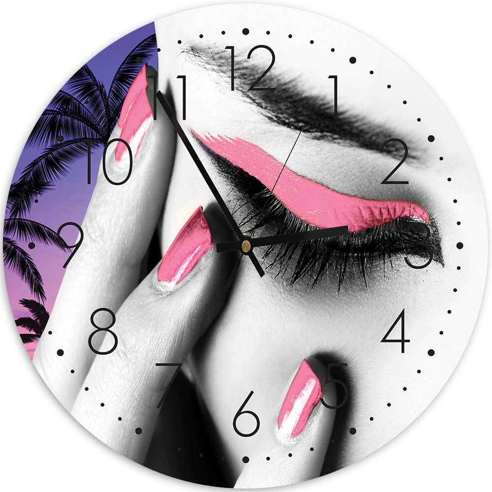 Abgerundete, analoge wanduhr mit dekorativem bild von rosa make-up